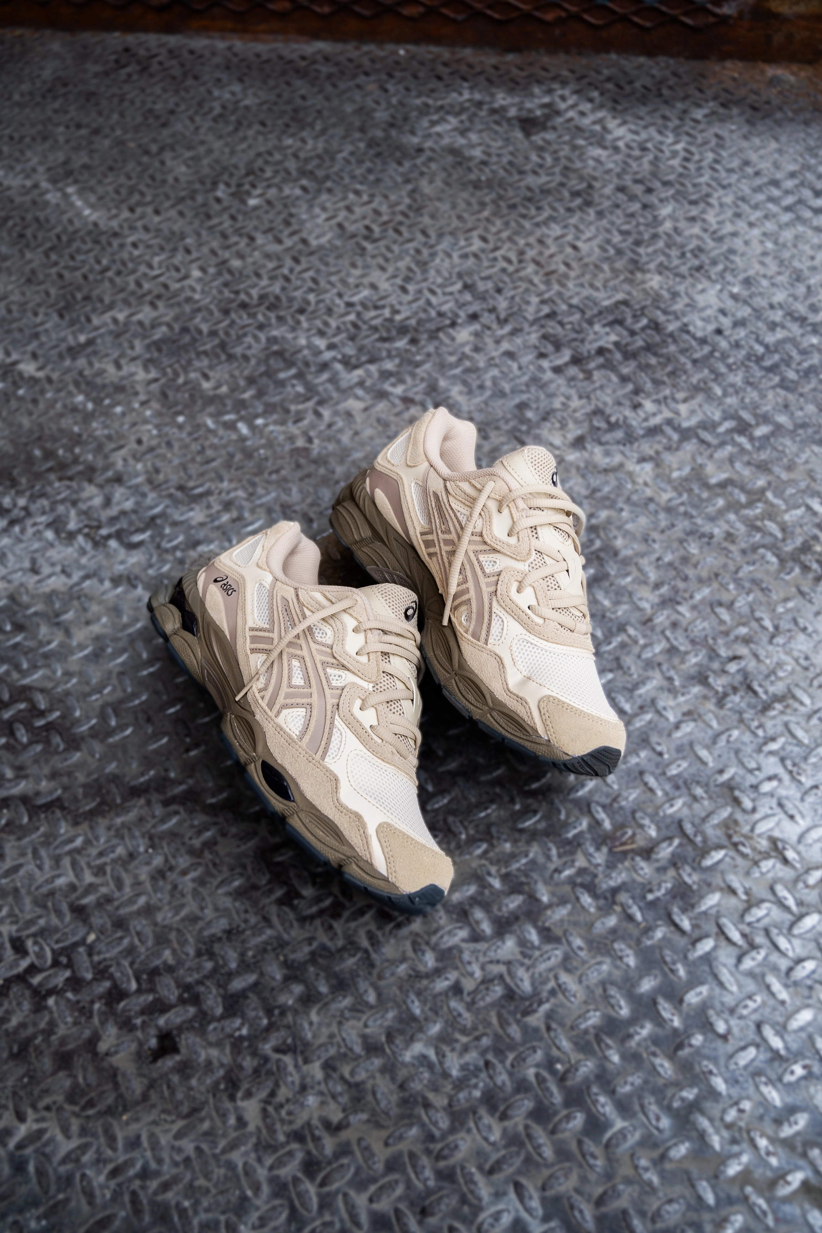 Mens Asics Gel-NYC (Cream/Putty) running shoe close-up shots