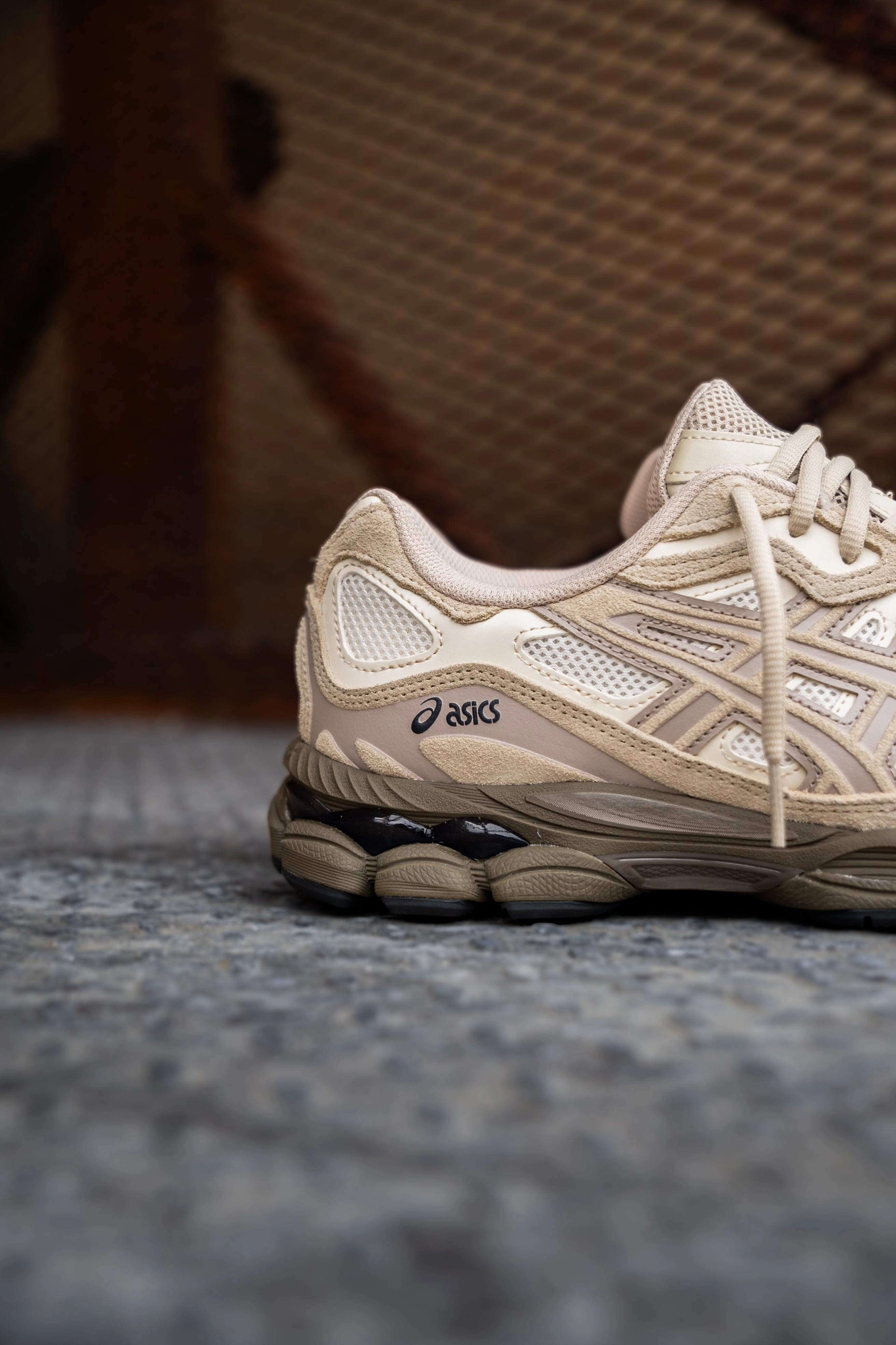 Mens Asics Gel-NYC (Cream/Putty) running shoe close-up shots