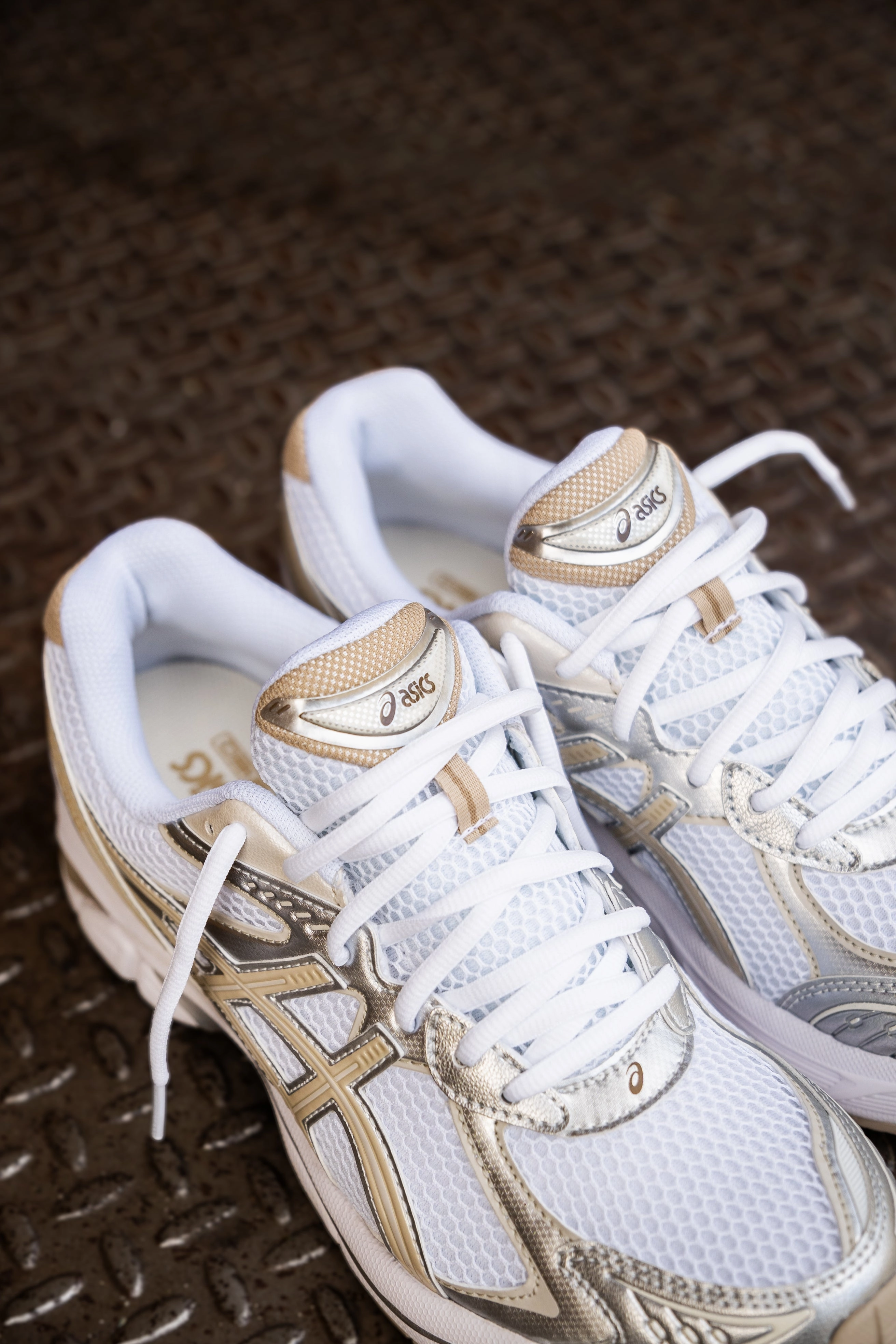 Mens Asics GT-2160 (White/Putty) running shoe close-up shots