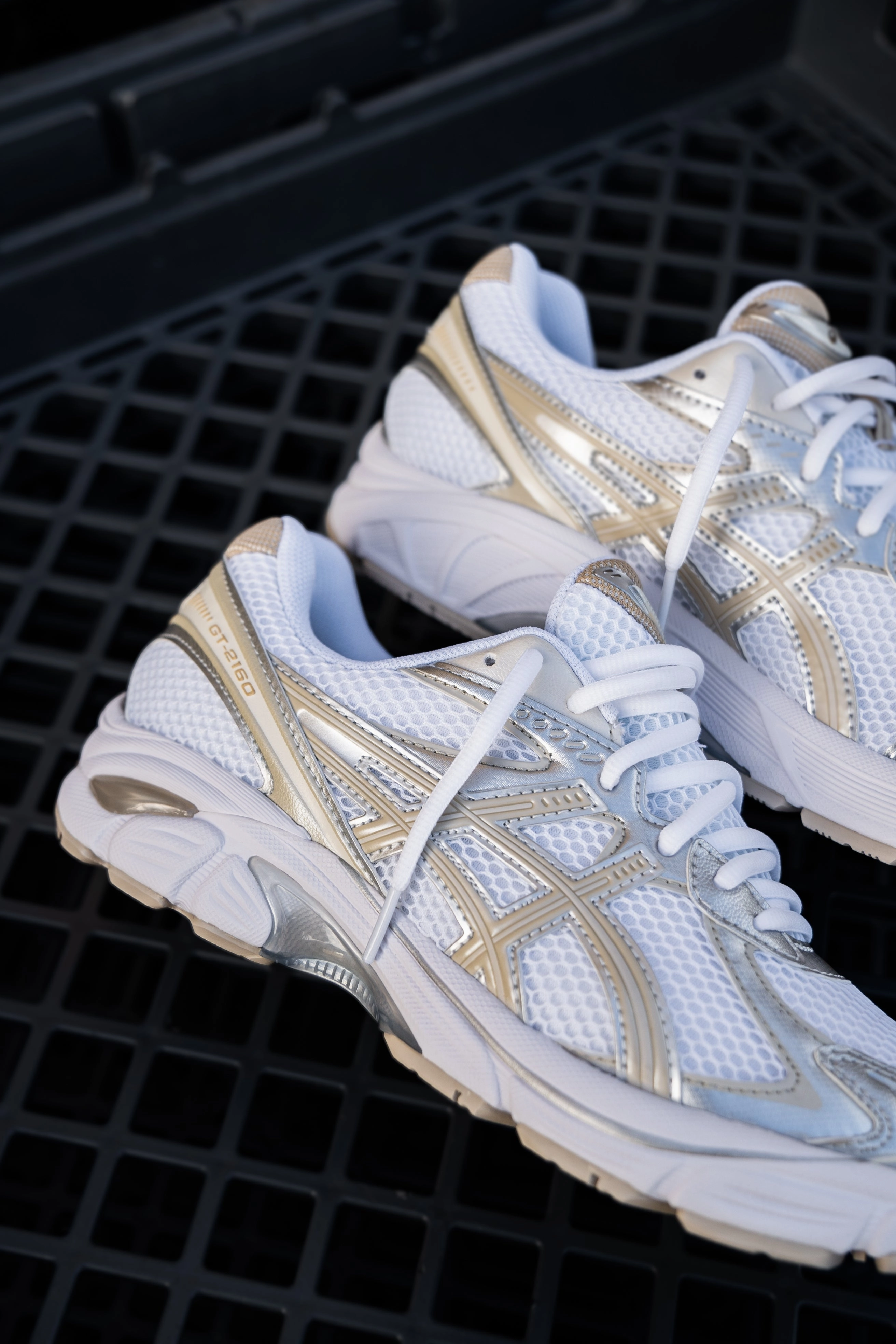 Mens Asics GT-2160 (White/Putty) running shoe close-up shots