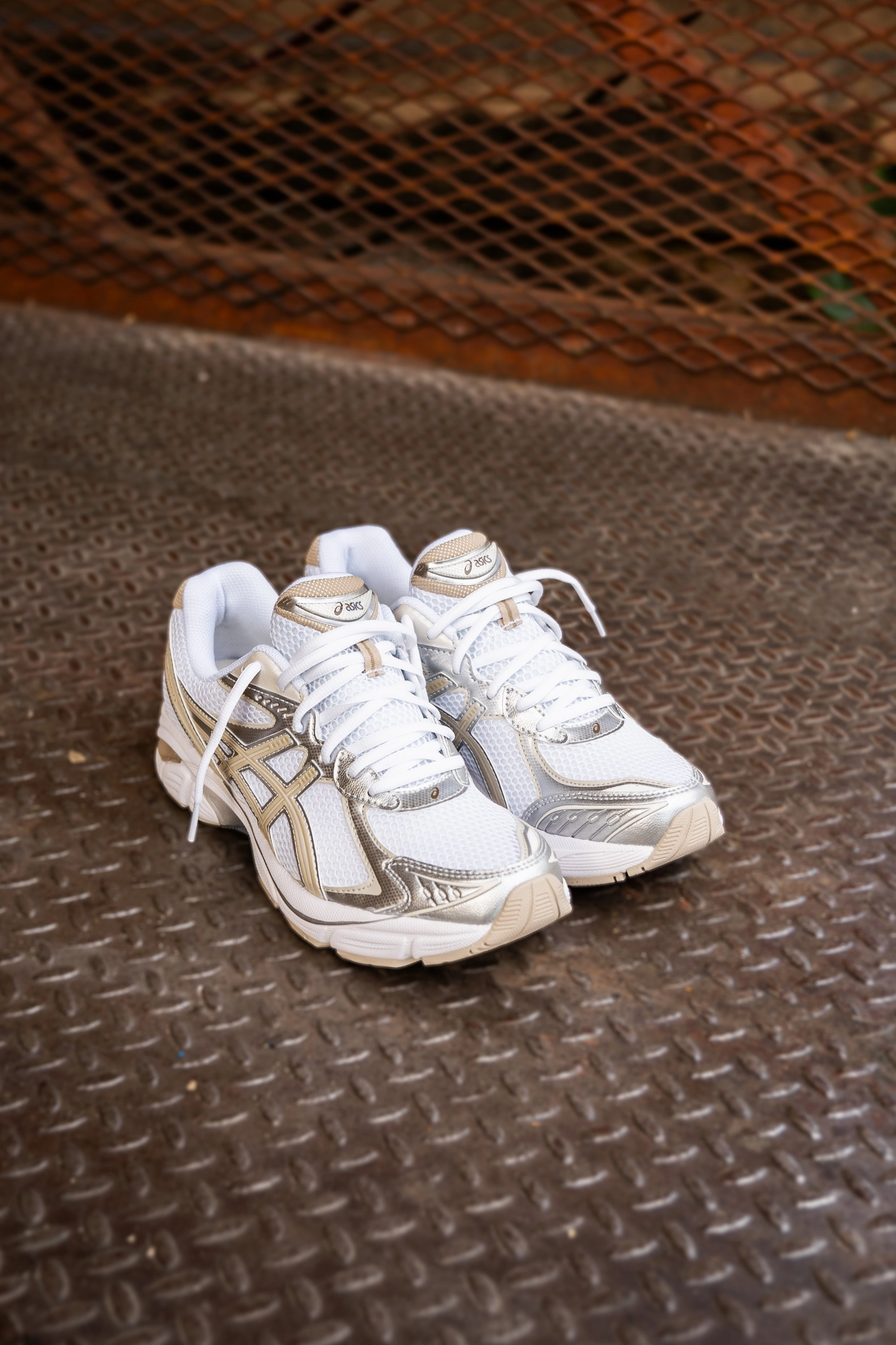 Mens Asics GT-2160 (White/Putty) running shoe close-up shots