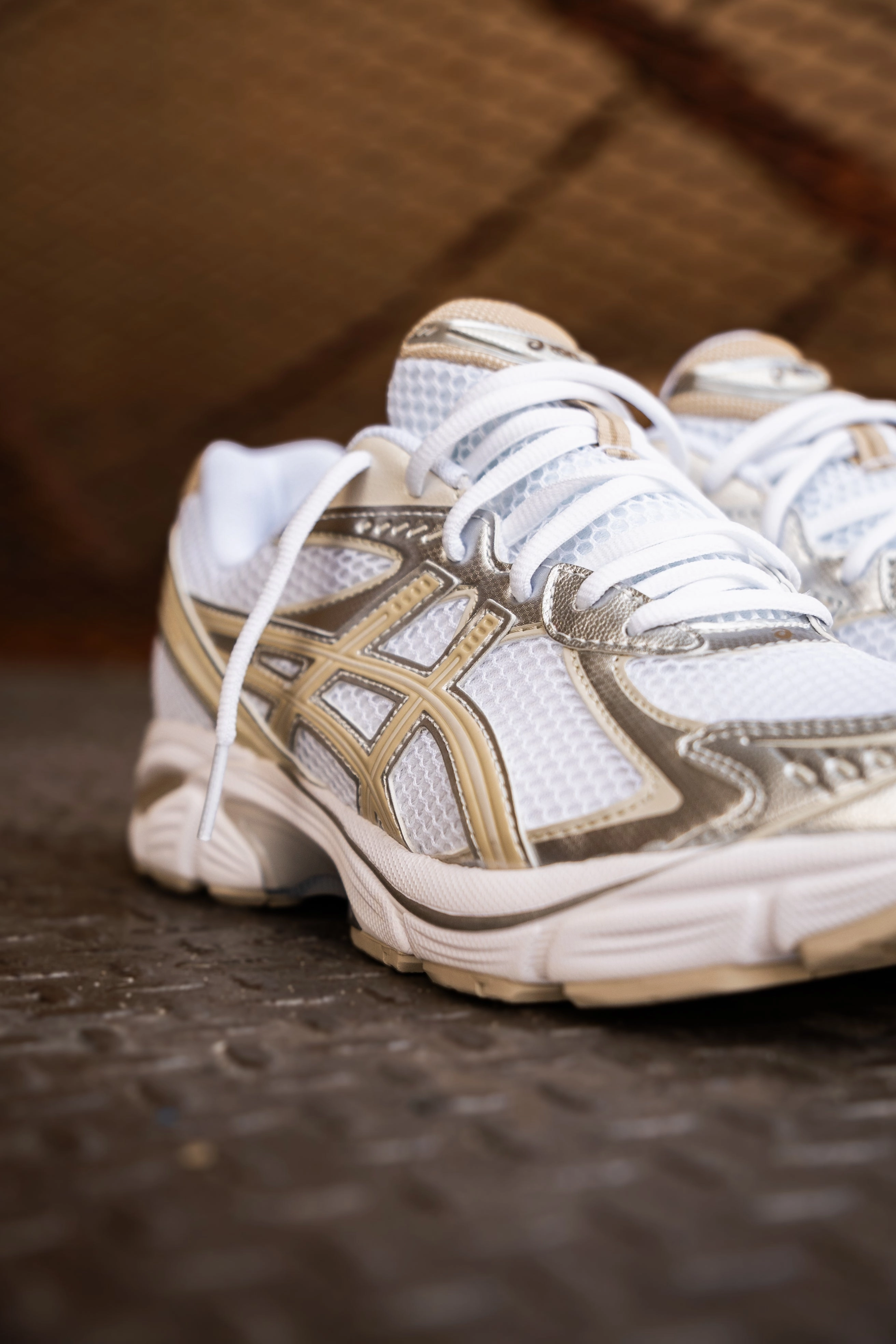 Mens Asics GT-2160 (White/Putty) running shoe close-up shots