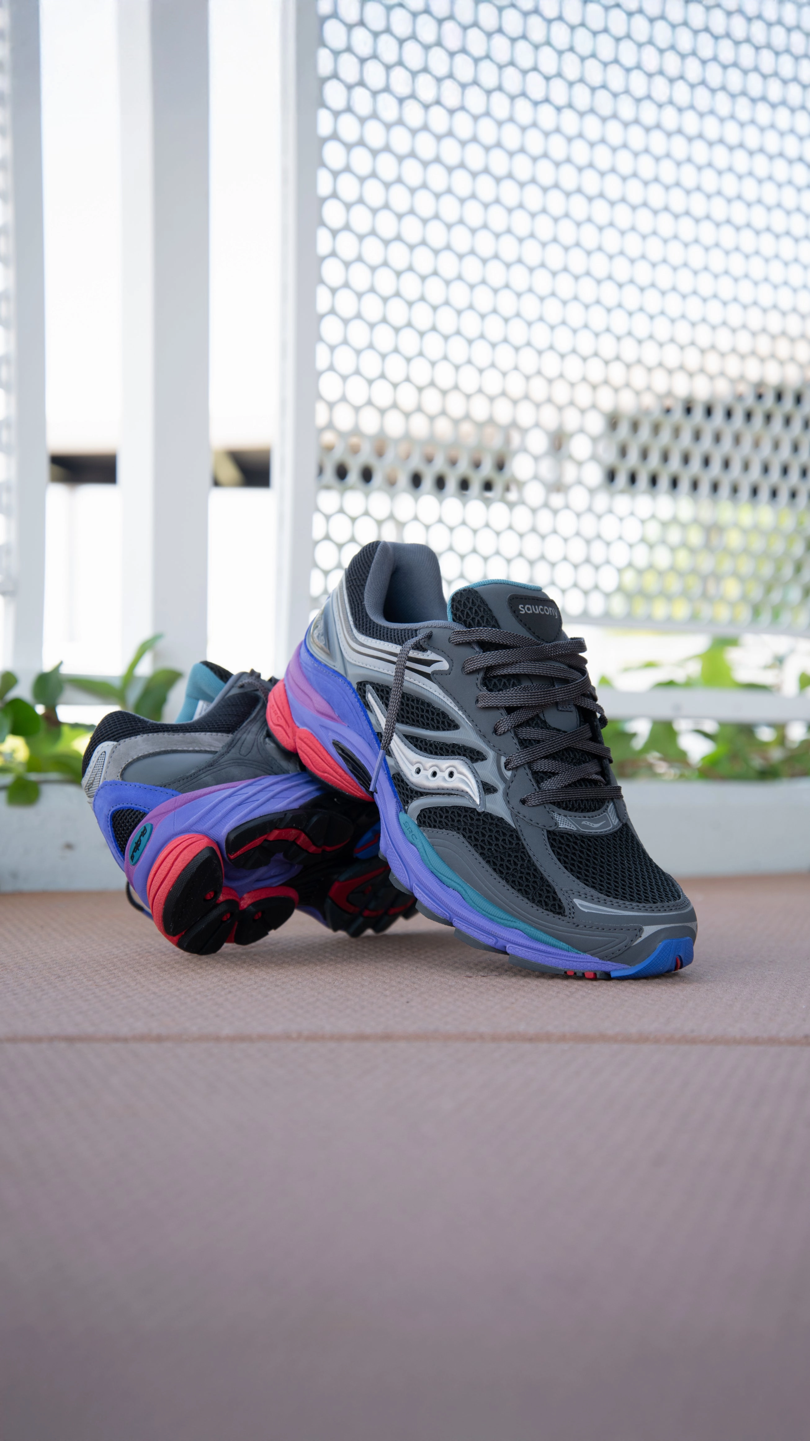 Mens Saucony ProGrid Omni 9 Galaxy (Black/Multi) Saucony versatile athletic footwear
