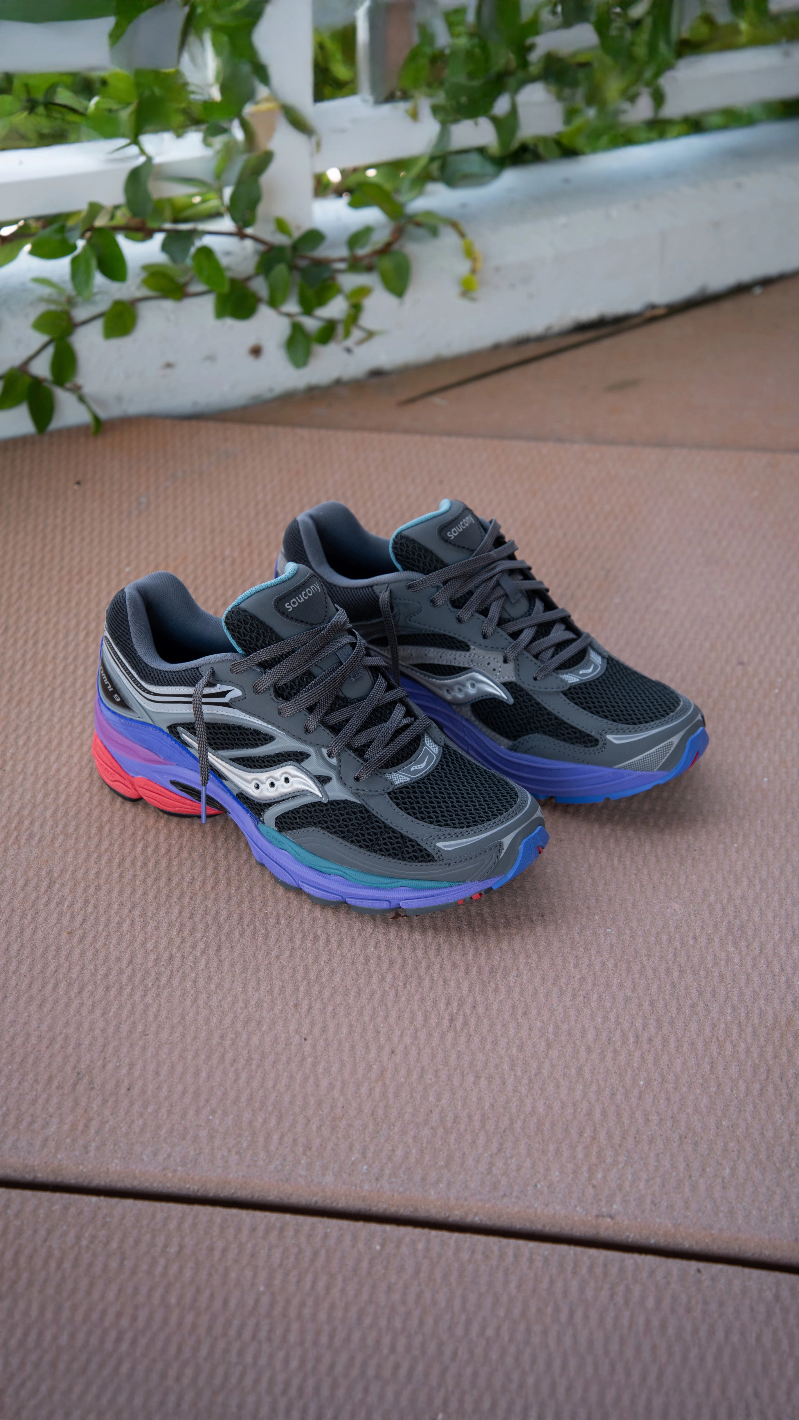 Mens Saucony ProGrid Omni 9 Galaxy (Black/Multi) Saucony versatile athletic footwear
