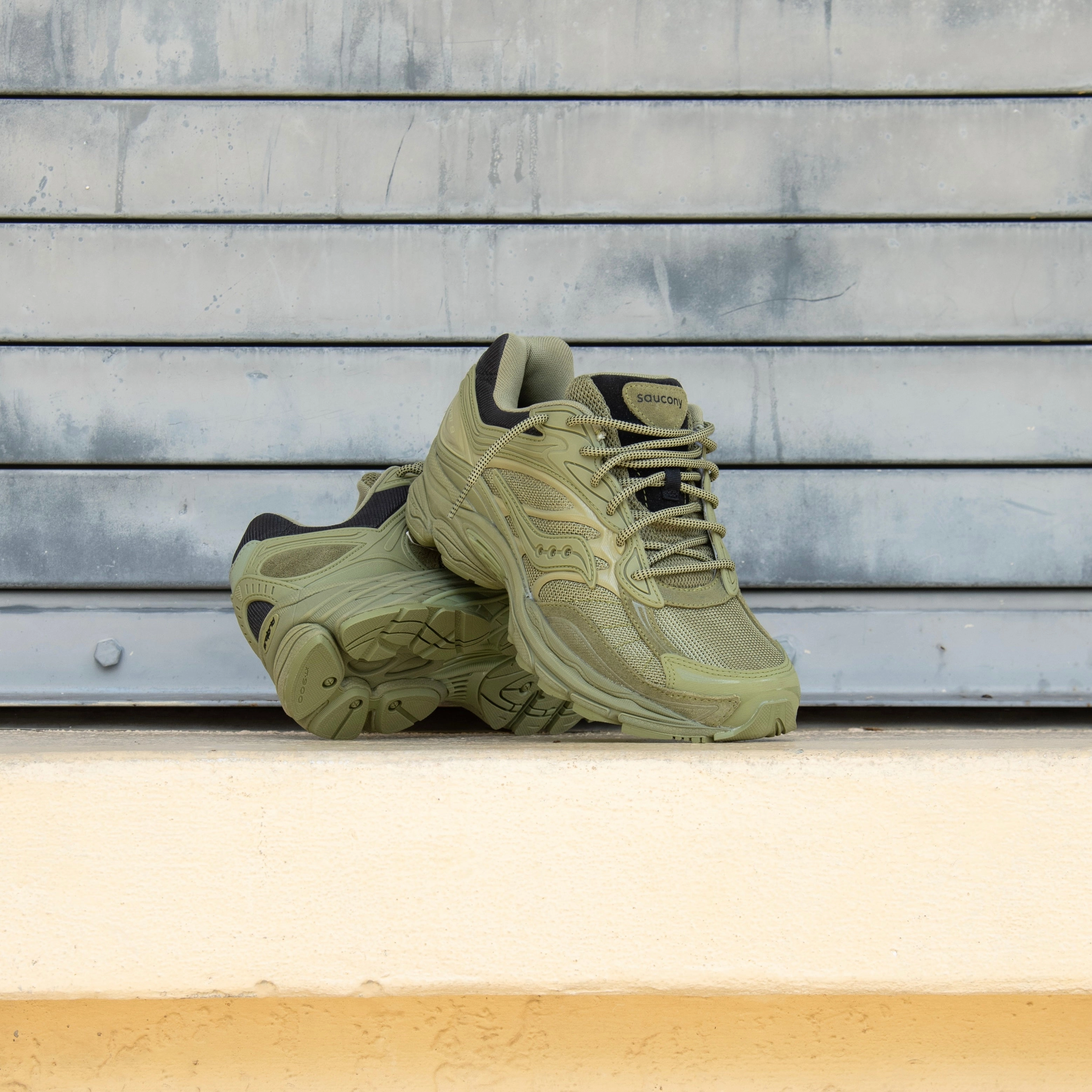 Mens Saucony ProGrid Omni 9 (Green/Vert) Saucony versatile athletic footwear