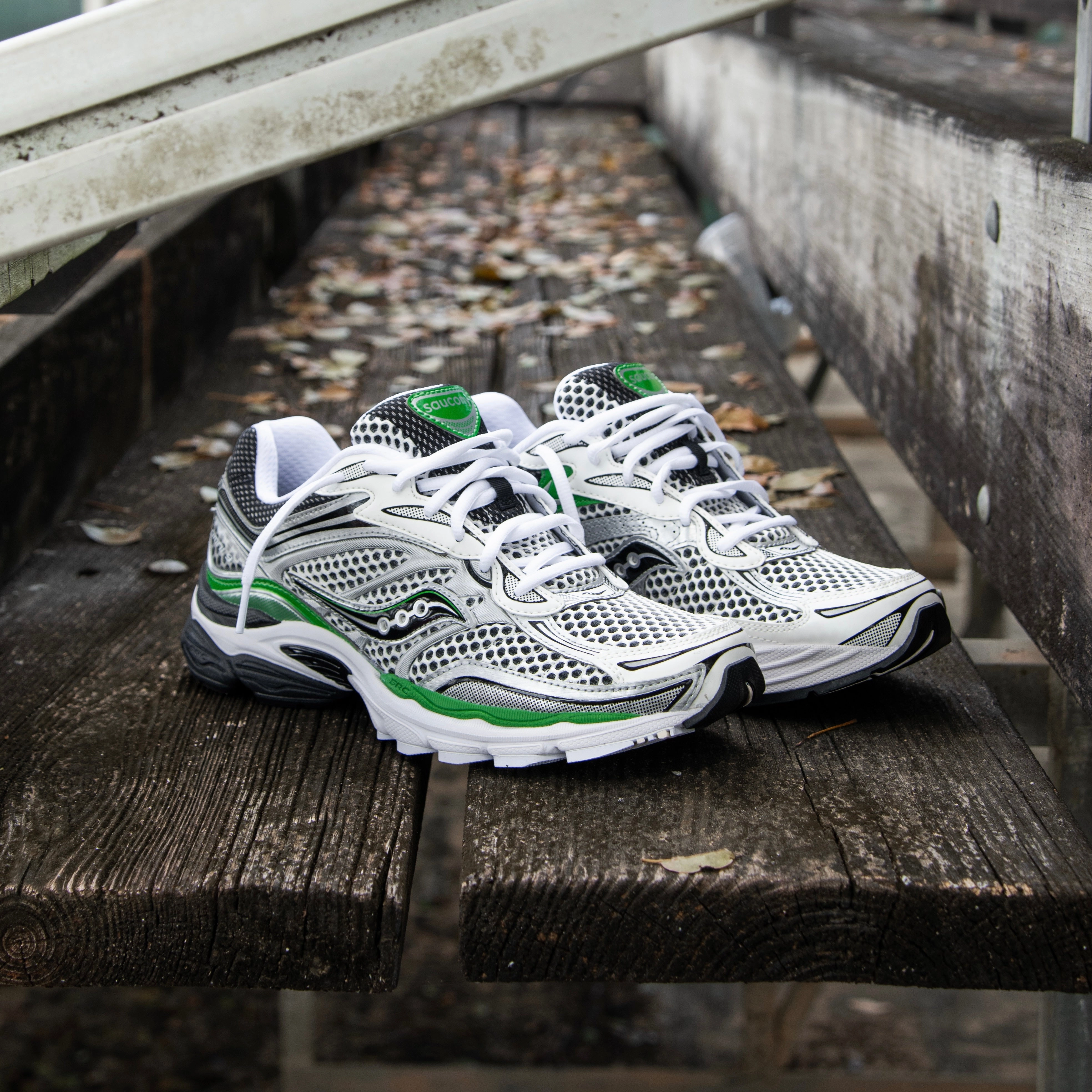 Mens Saucony ProGrid Omni 9 (Silver/Green) Saucony versatile athletic footwear