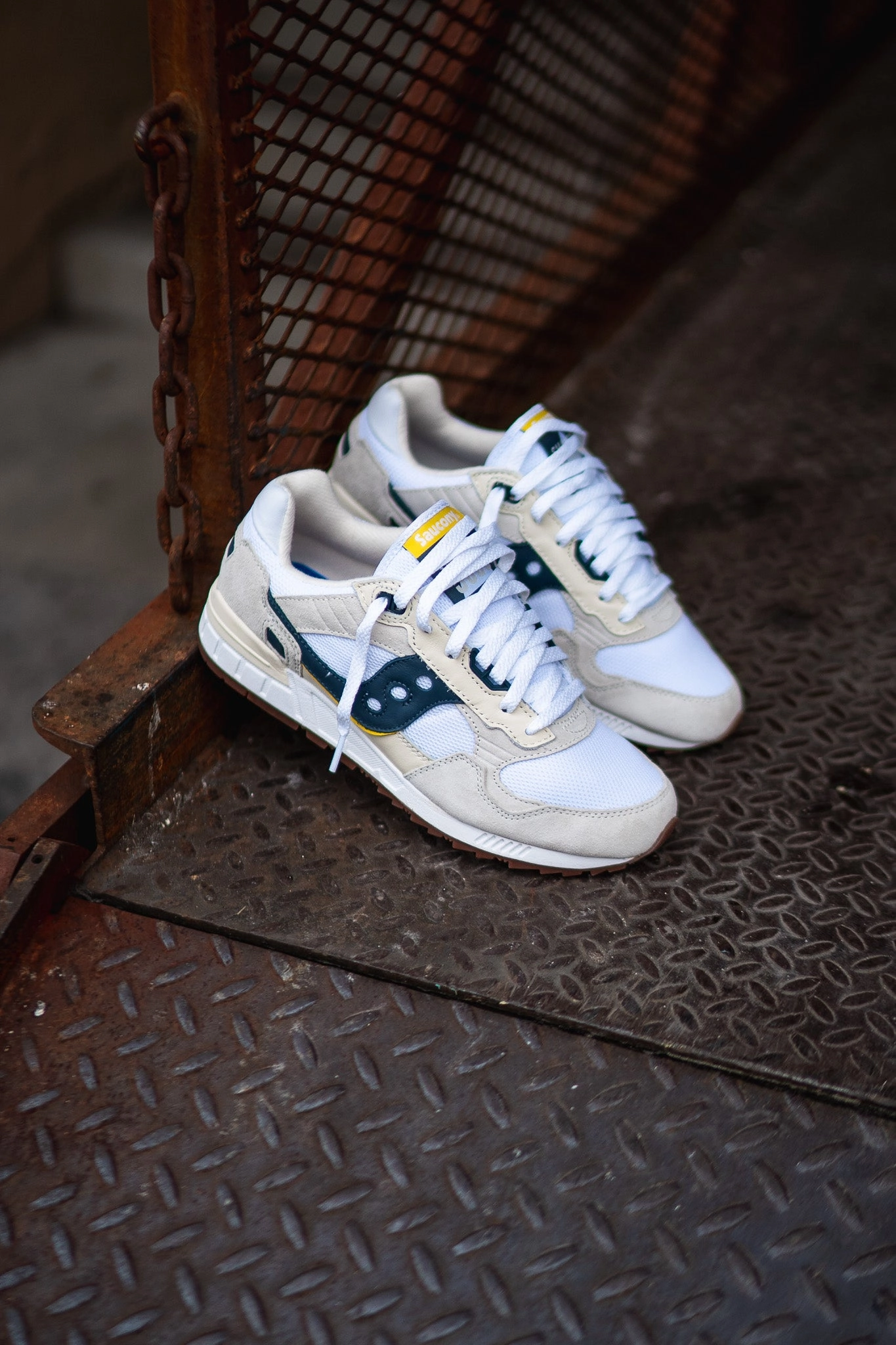 Mens Saucony Shadow 5000 (White/Navy) Saucony versatile athletic footwear