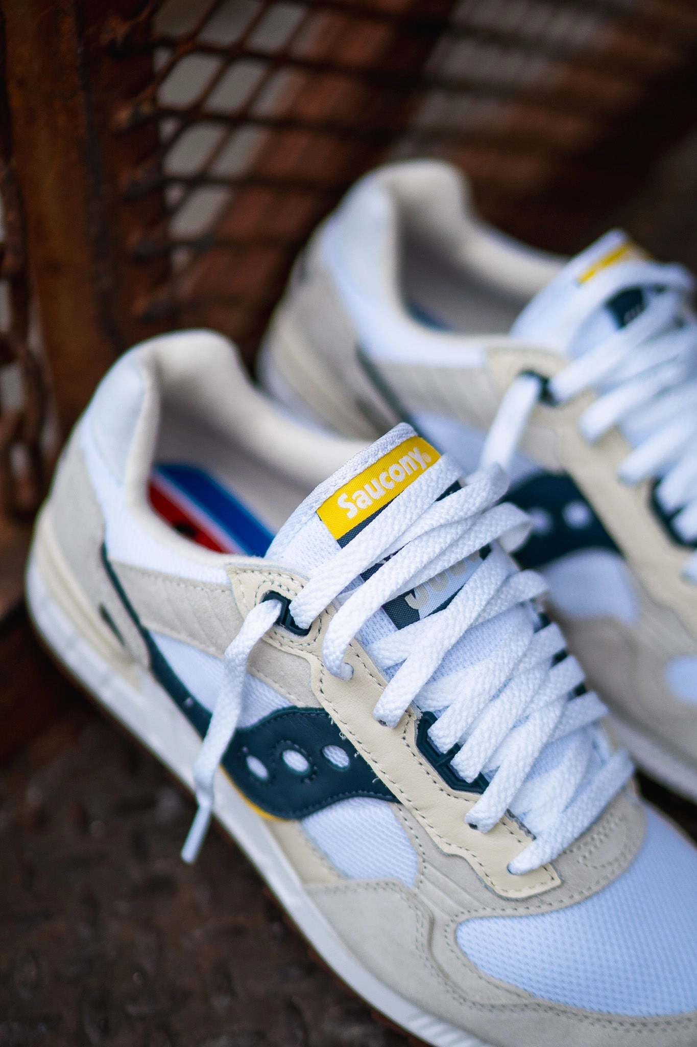 Mens Saucony Shadow 5000 (White/Navy) Saucony versatile athletic footwear