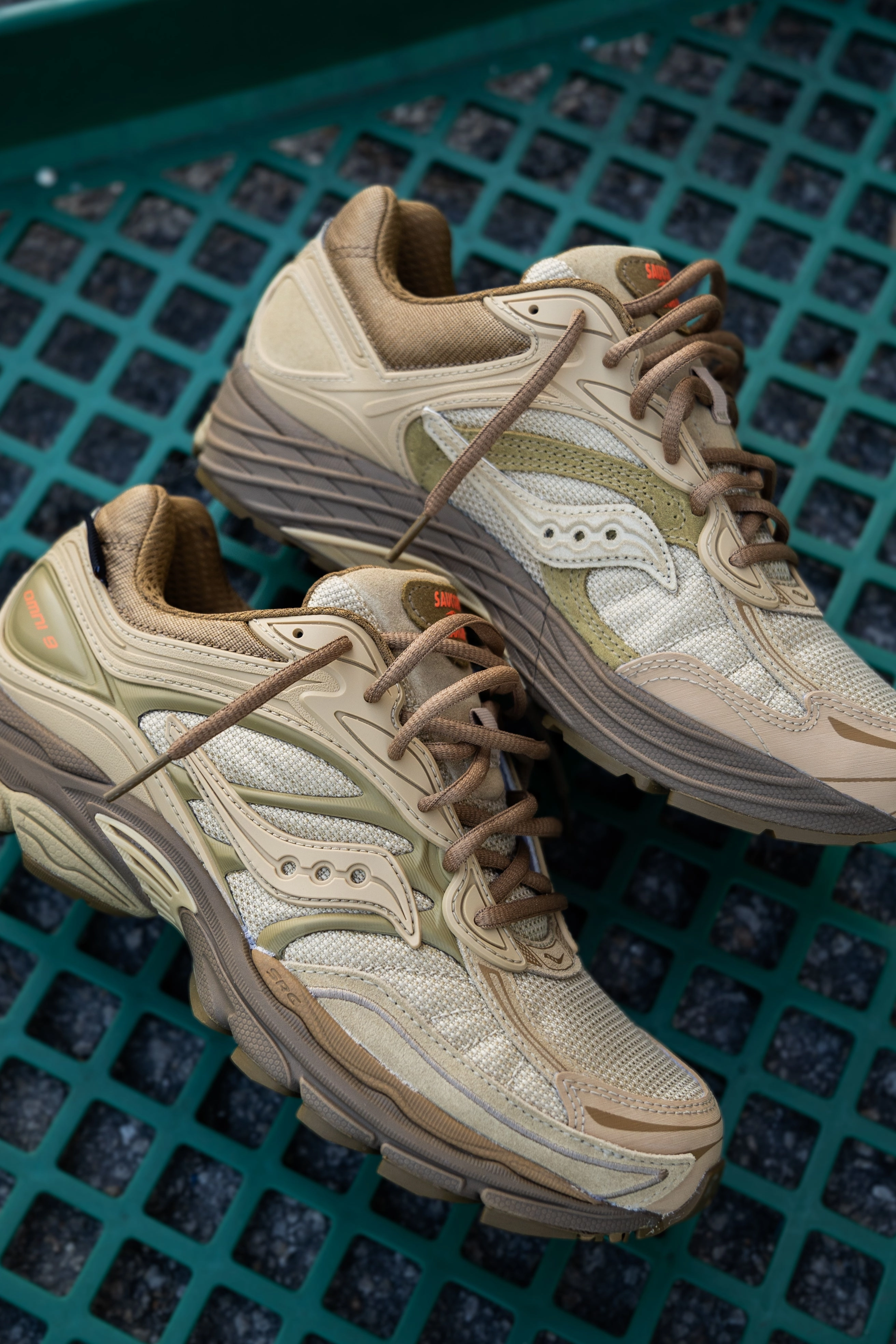 Mens Saucony x Starcow ProGrid Omni 9 (Beige/Tan) Saucony versatile athletic footwear