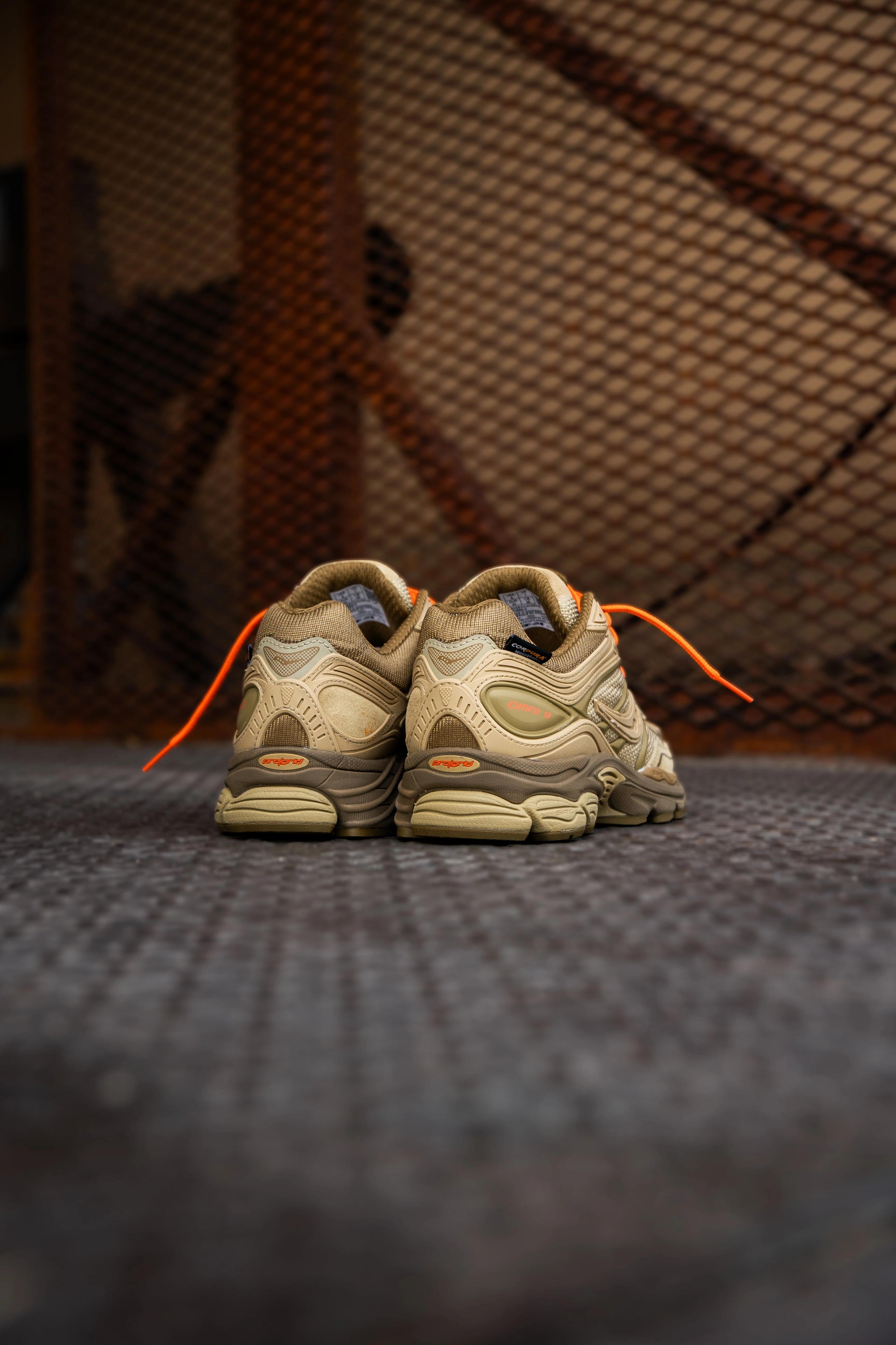 Mens Saucony x Starcow ProGrid Omni 9 (Beige/Tan) Saucony versatile athletic footwear