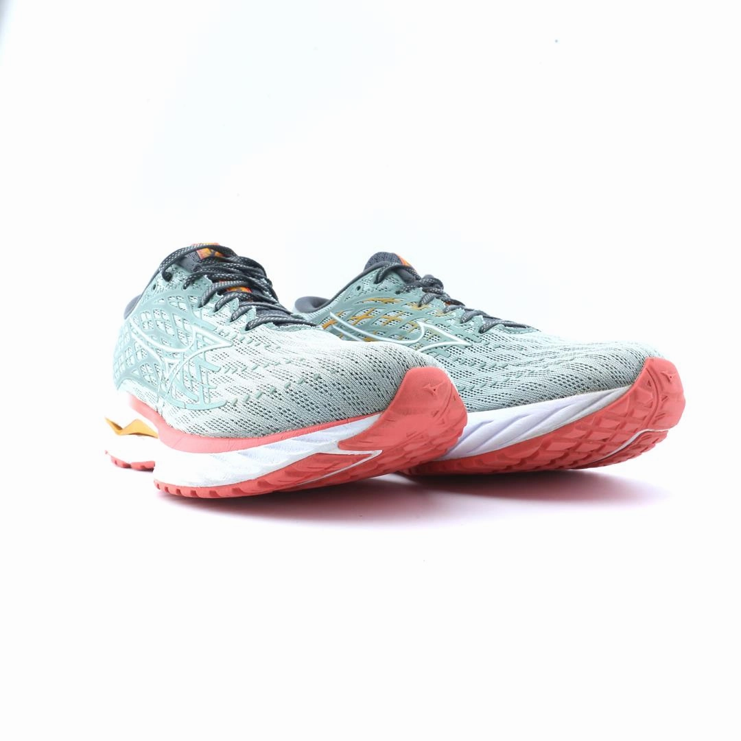 MIZUNO WAVE INSPIRE 20 Mizuno sport shoe styles