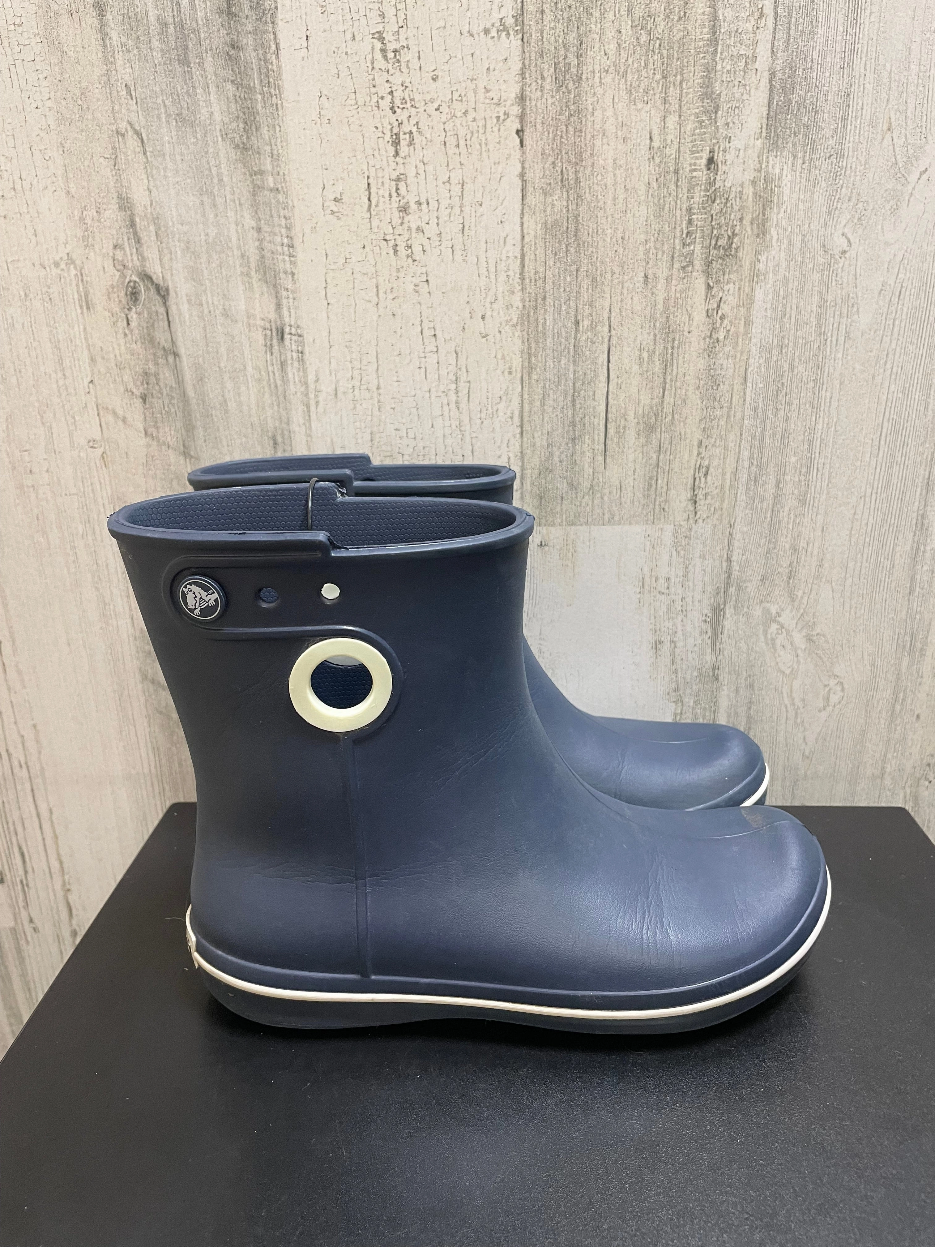 Navy Boots Ankle Flats Crocs, Size 6 Crocs clogs with lightweight comfort