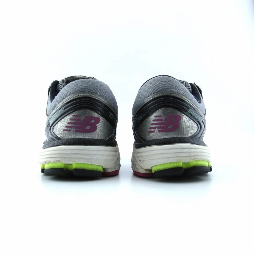 NEW BALANCE 1260V7 New Balance casual shoe looks