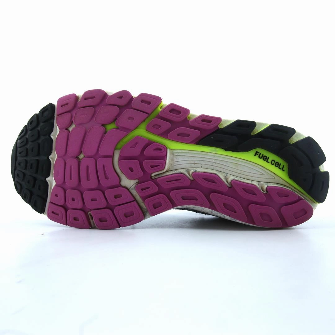 NEW BALANCE 1260V7 New Balance casual shoe looks