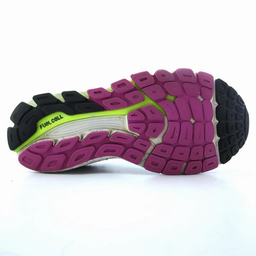 NEW BALANCE 1260V7 New Balance casual shoe looks