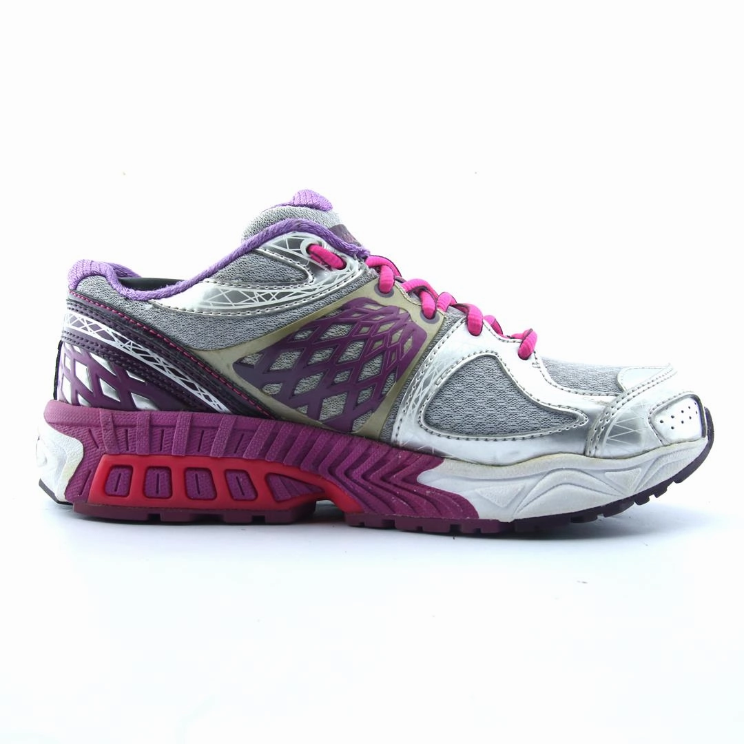 NEW BALANCE 1340 V2 New Balance casual shoe looks