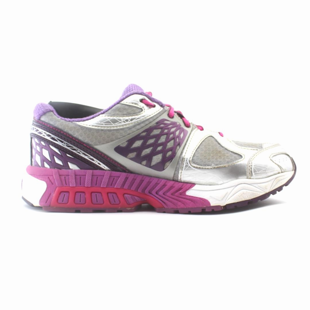 NEW BALANCE 1340V2 retro New Balance shoe shots