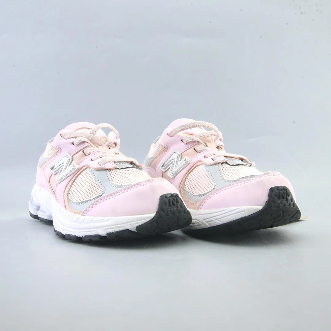 NEW BALANCE 2002R New Balance casual shoe looks