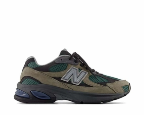 New Balance 2010 "Dockside" New Balance shoes with classic athletic silhouette