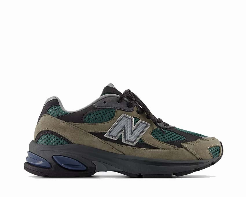 New Balance 2010 "Dockside" New Balance shoes with classic athletic silhouette