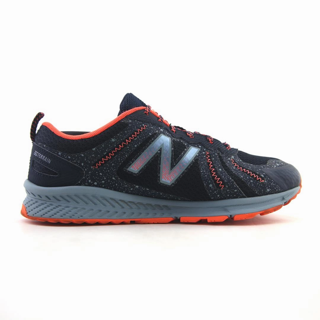 NEW BALANCE 590V4 retro New Balance shoe shots