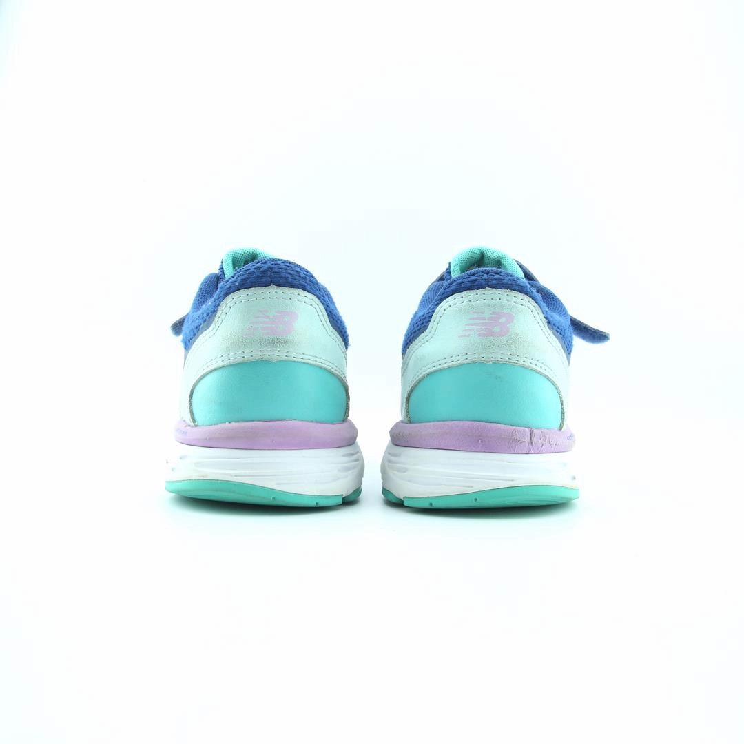 NEW BALANCE 680V6 New Balance trainer visuals