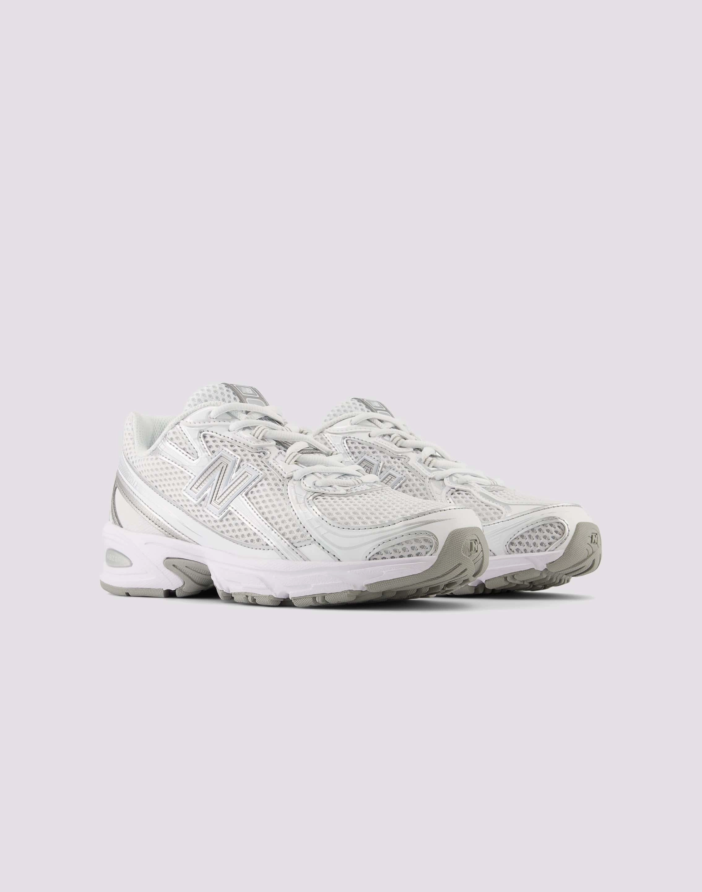 New Balance 740 Cushioned Shoes