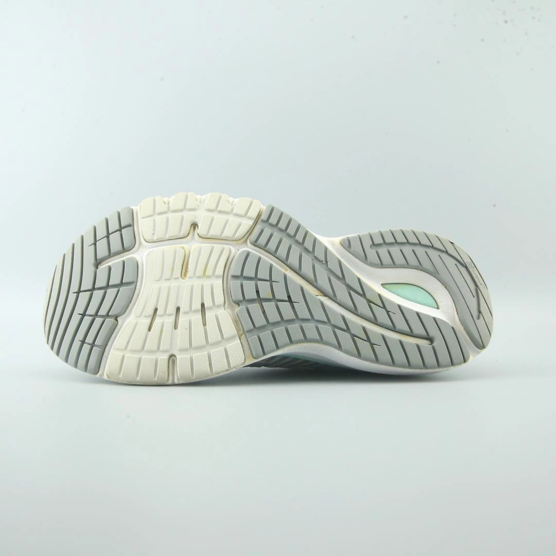 NEW BALANCE 860 V10 New Balance trainer visuals
