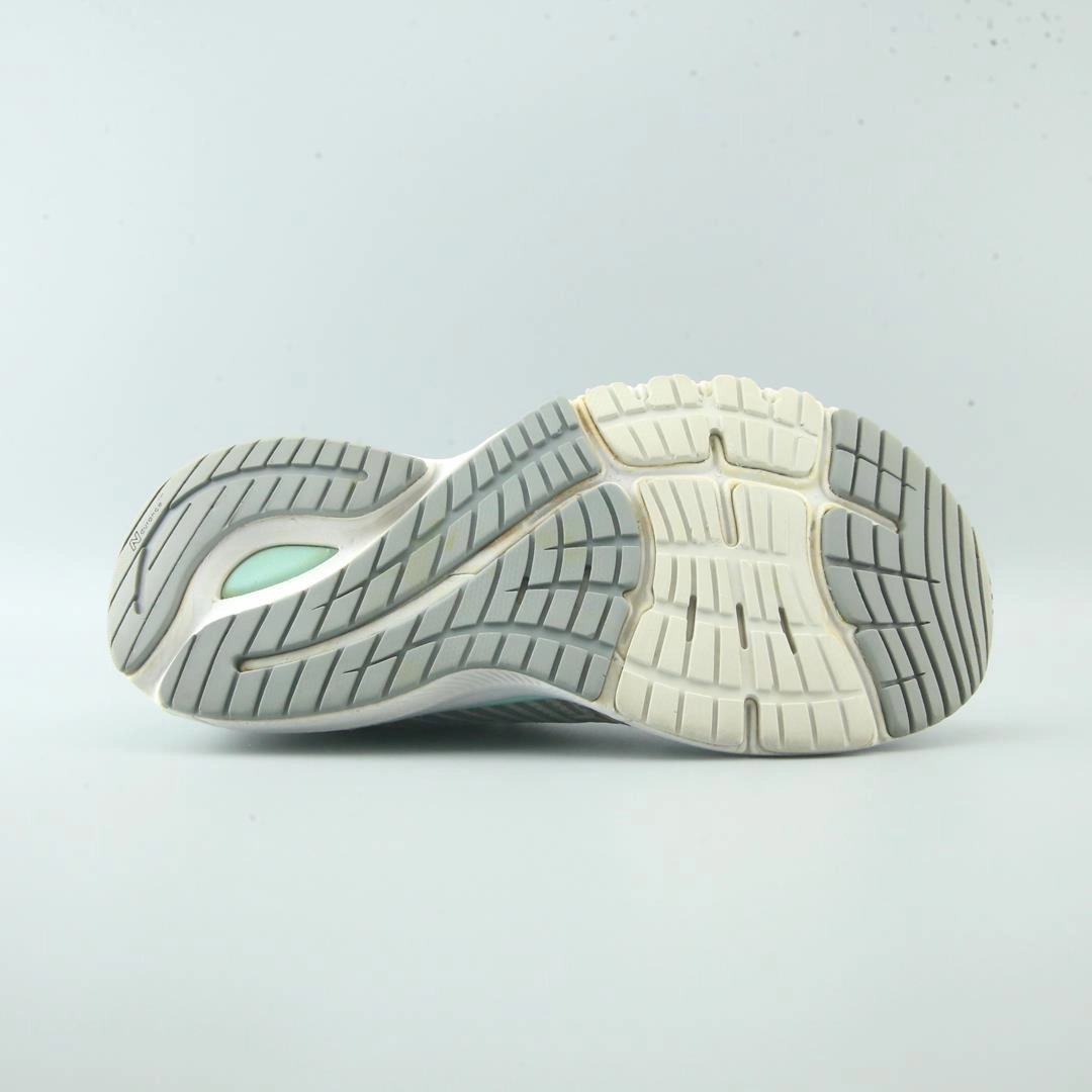 NEW BALANCE 860 V10 New Balance trainer visuals