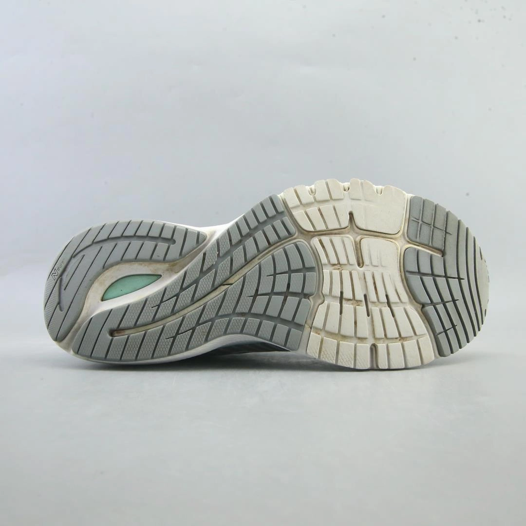NEW BALANCE 860V10 New Balance casual shoe looks