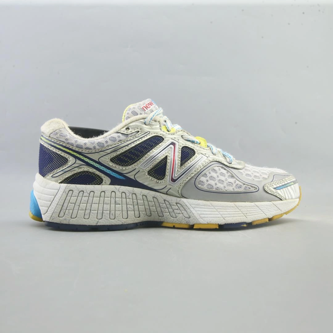 NEW BALANCE 860V4 retro New Balance shoe shots