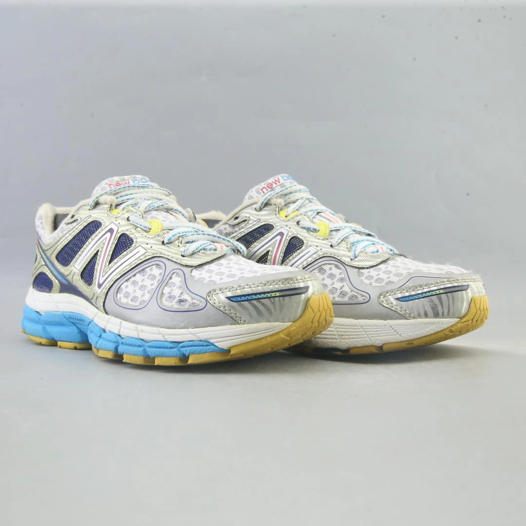 NEW BALANCE 860V4 retro New Balance shoe shots