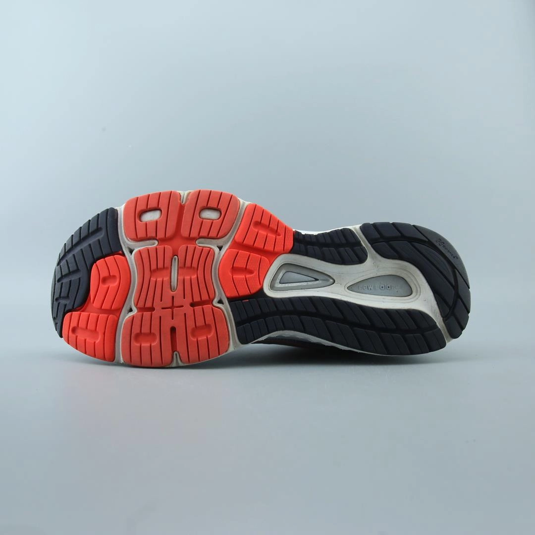 NEW BALANCE 880V8 New Balance trainer visuals