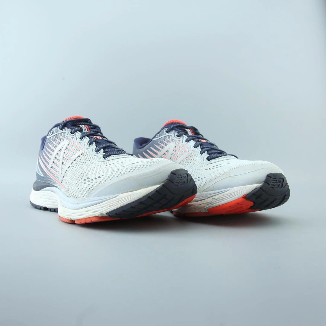 NEW BALANCE 880V8 New Balance trainer visuals