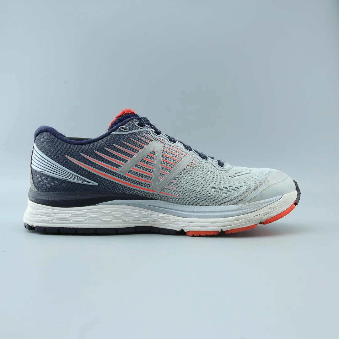 NEW BALANCE 880V8 New Balance trainer visuals