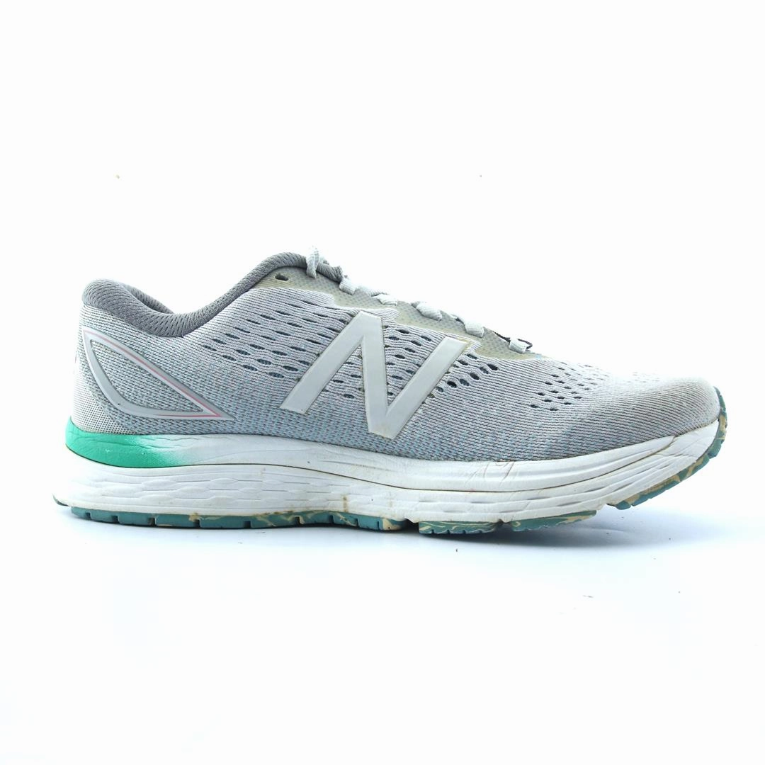 NEW BALANCE 880V.9 New Balance casual shoe looks