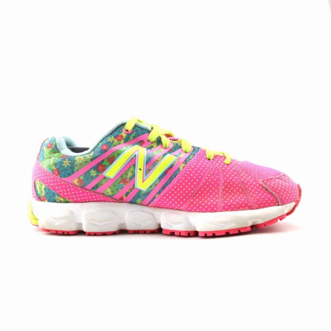 NEW BALANCE 890V5 GRADE-SCHOOL retro New Balance shoe shots