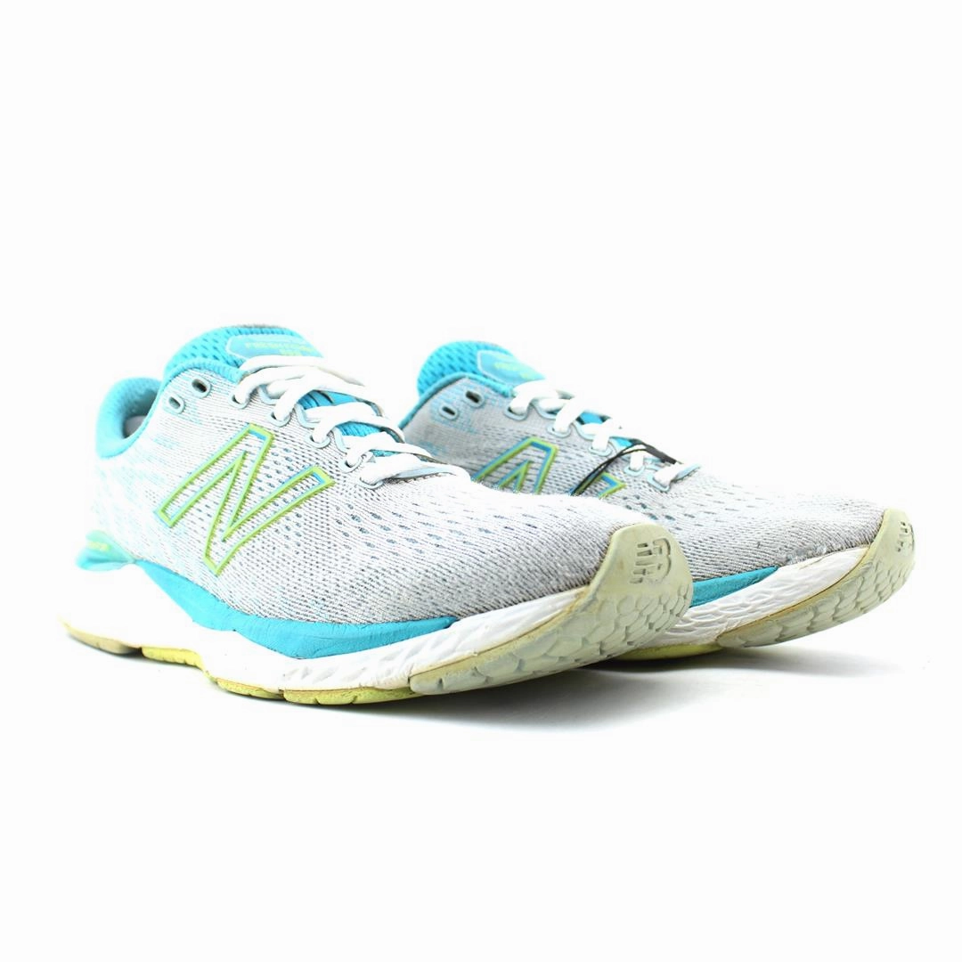 NEW BALANCE FRESH FOAM X 880V11 retro New Balance shoe shots