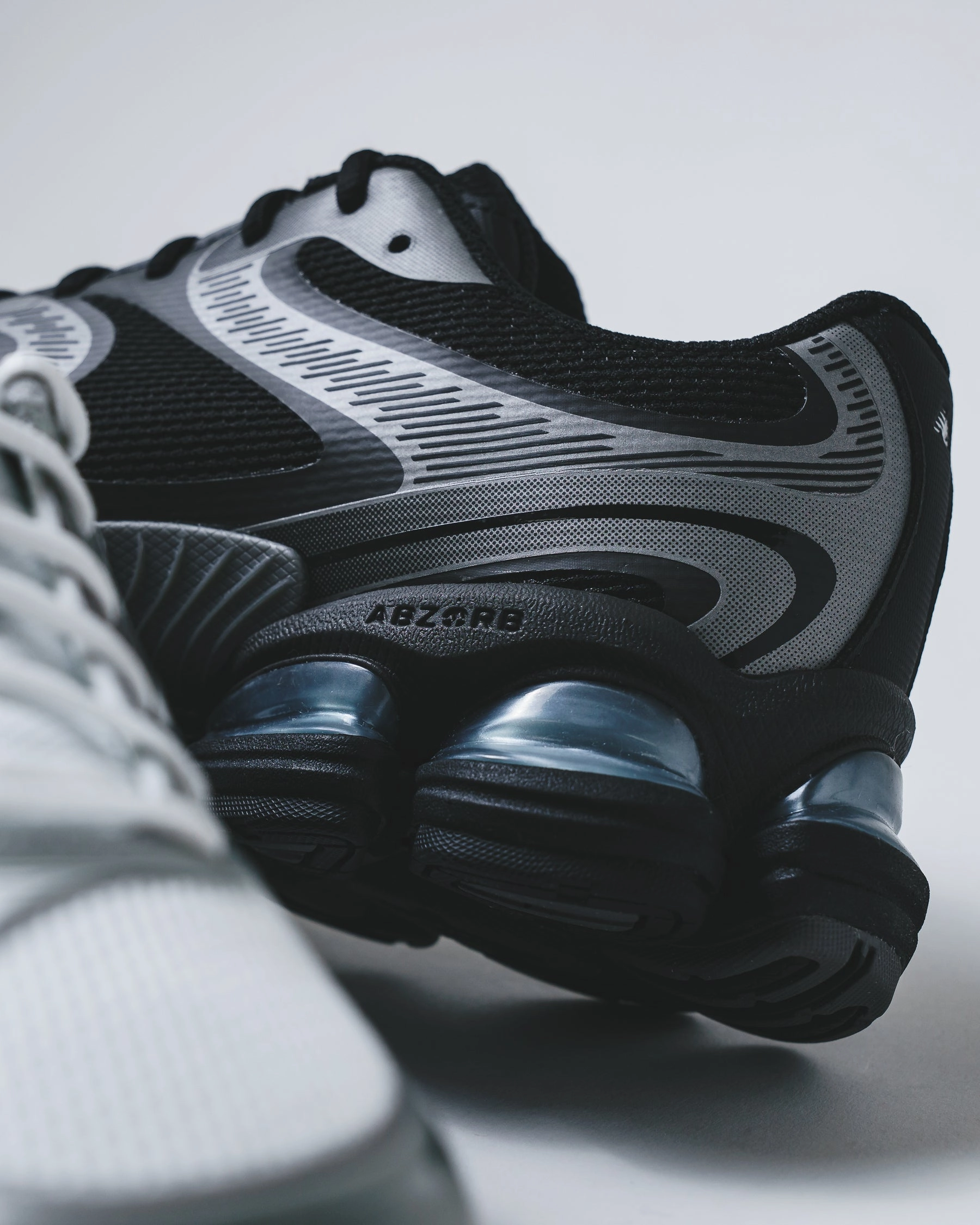 New Balance Unisex Abzorb 2000 Black Dark Silver Metallic U2000EA classic New Balance pictures