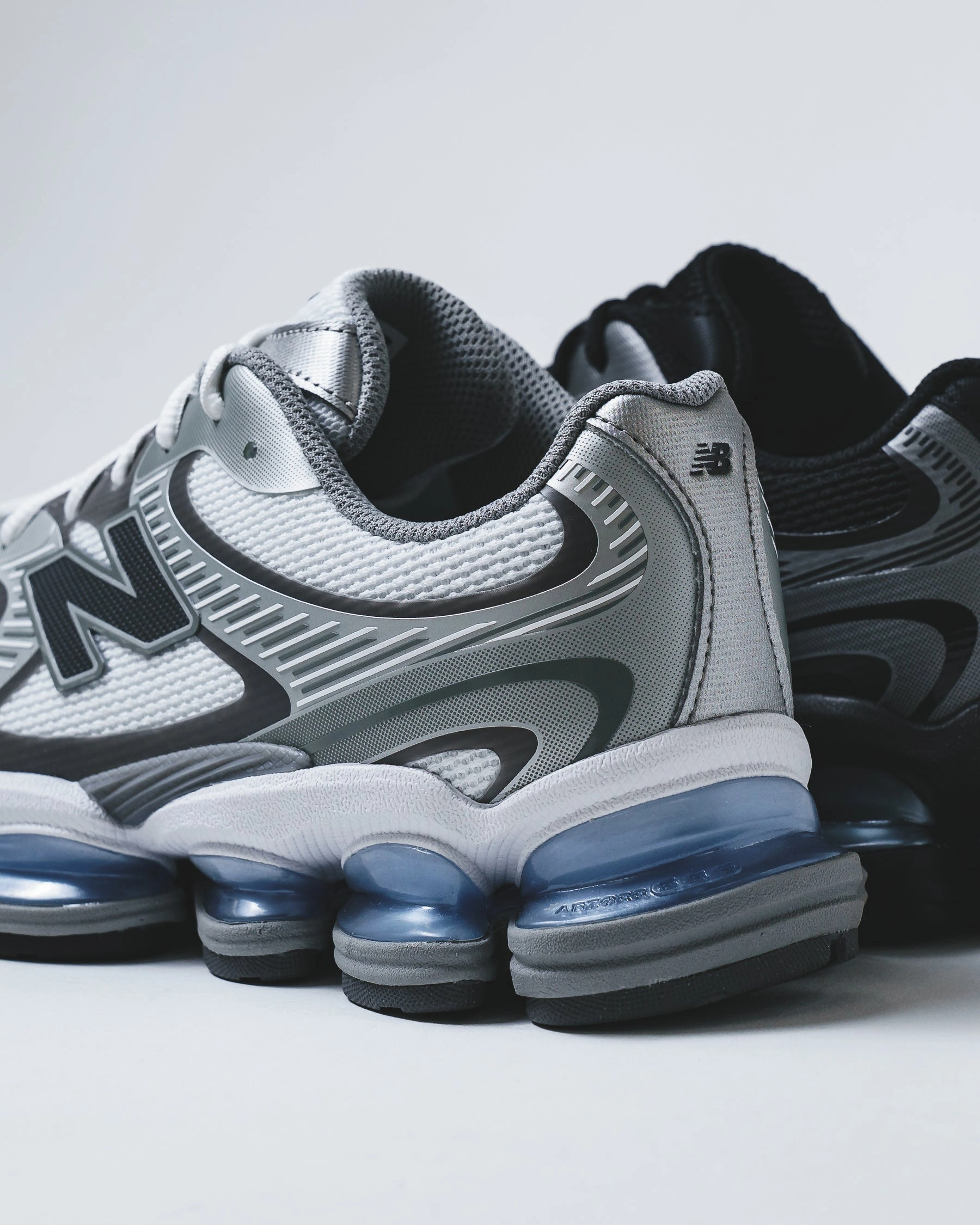New Balance Unisex Abzorb 2000 White Silver Metallic U2000AA classic New Balance pictures