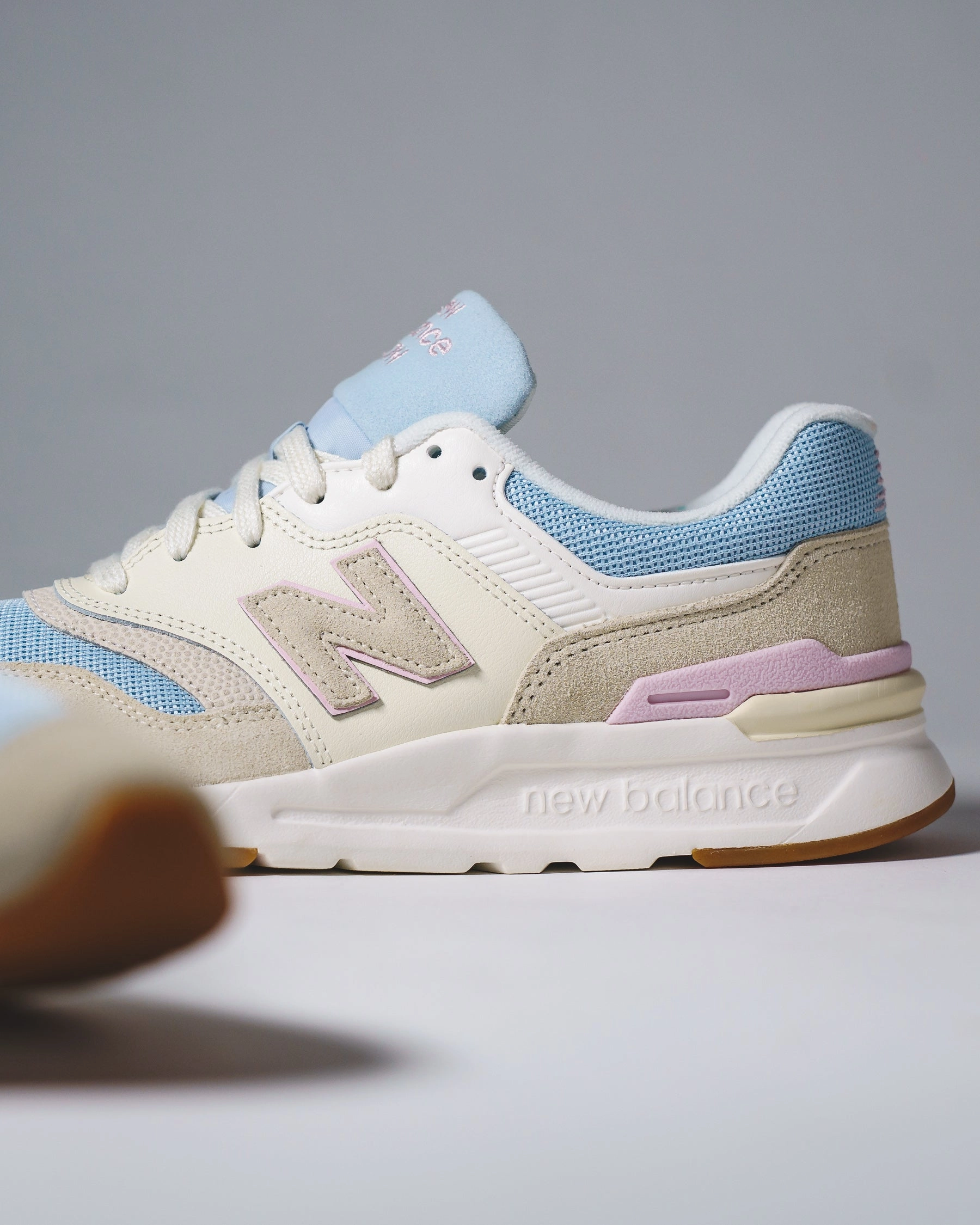 New Balance Women 997H CW997HZF classic New Balance pictures