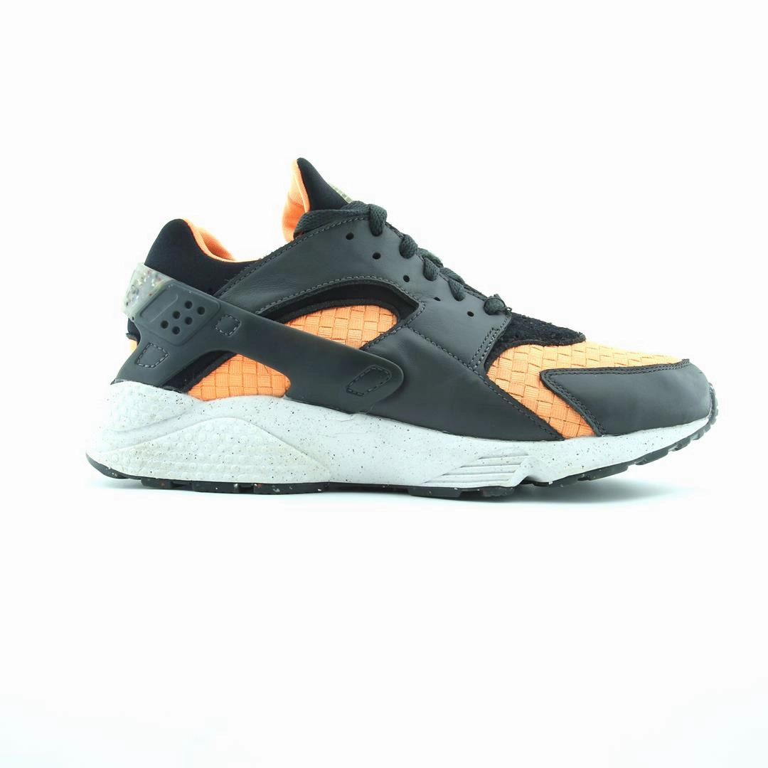 NIKE AIR HUARACHE Nike casual shoe imagery
