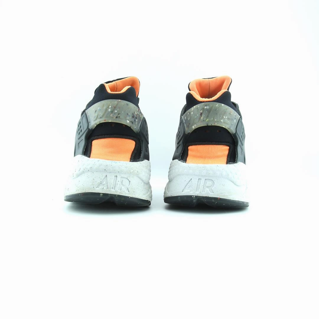 NIKE AIR HUARACHE Nike casual shoe imagery