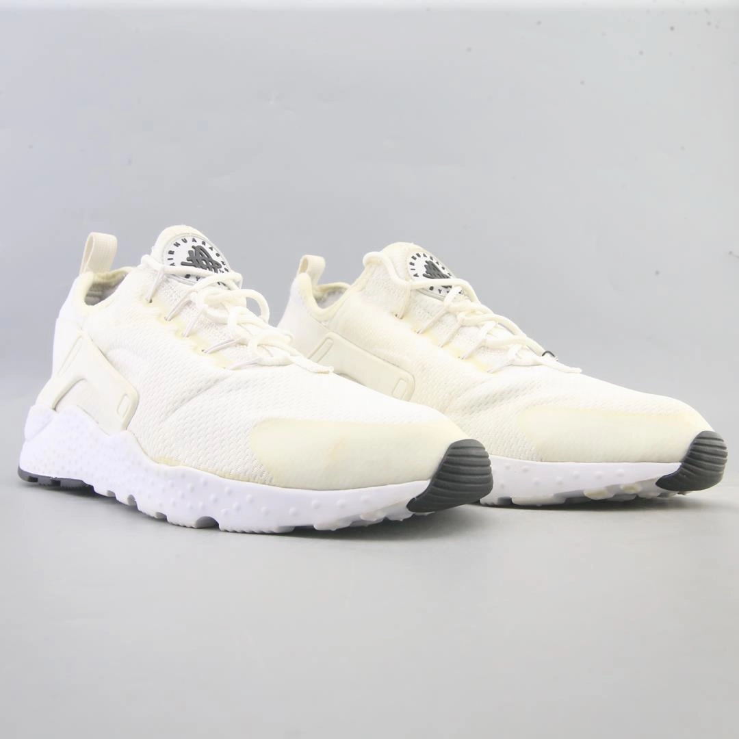 NIKE AIR HUARACHE Nike running shoe close-ups