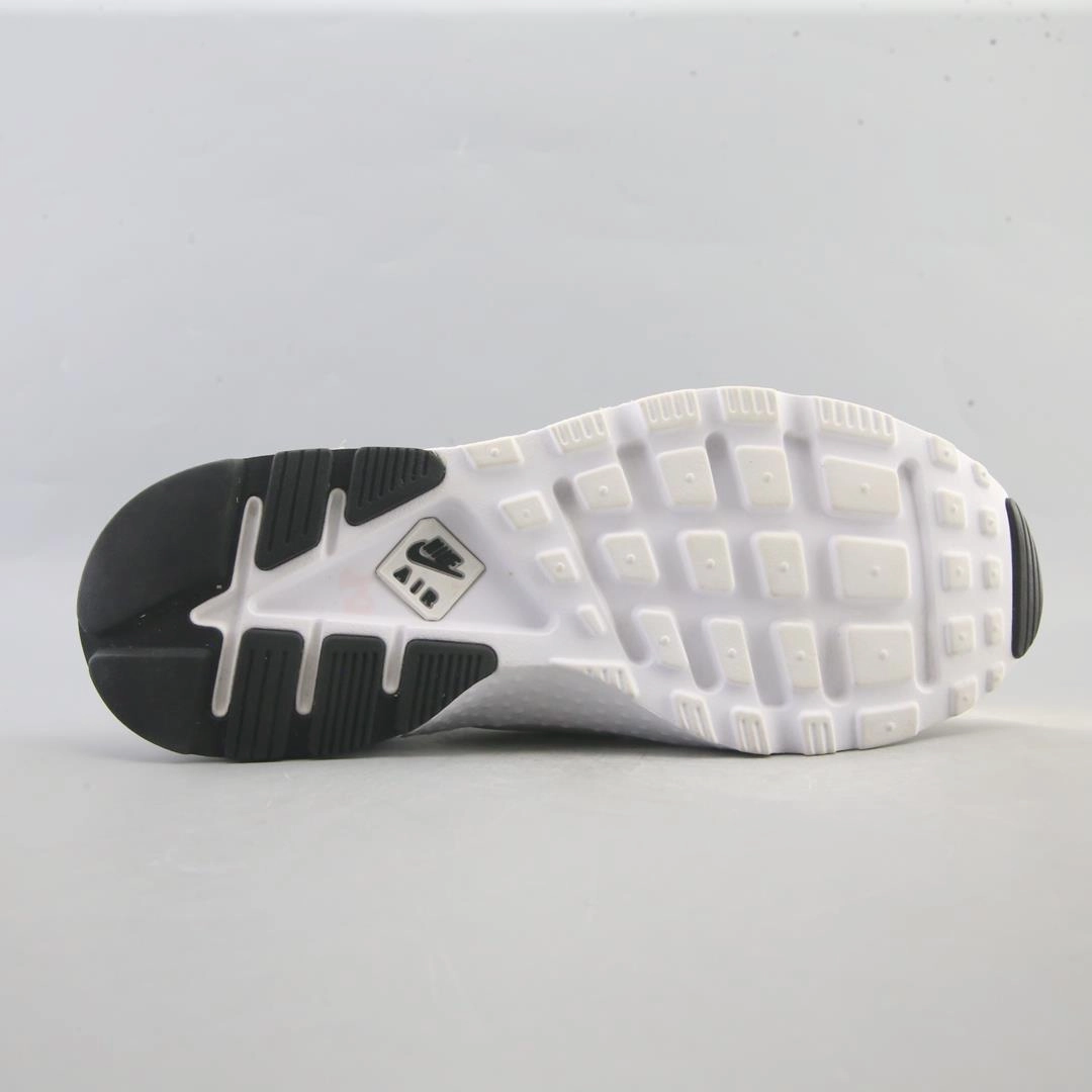 NIKE AIR HUARACHE Nike running shoe close-ups