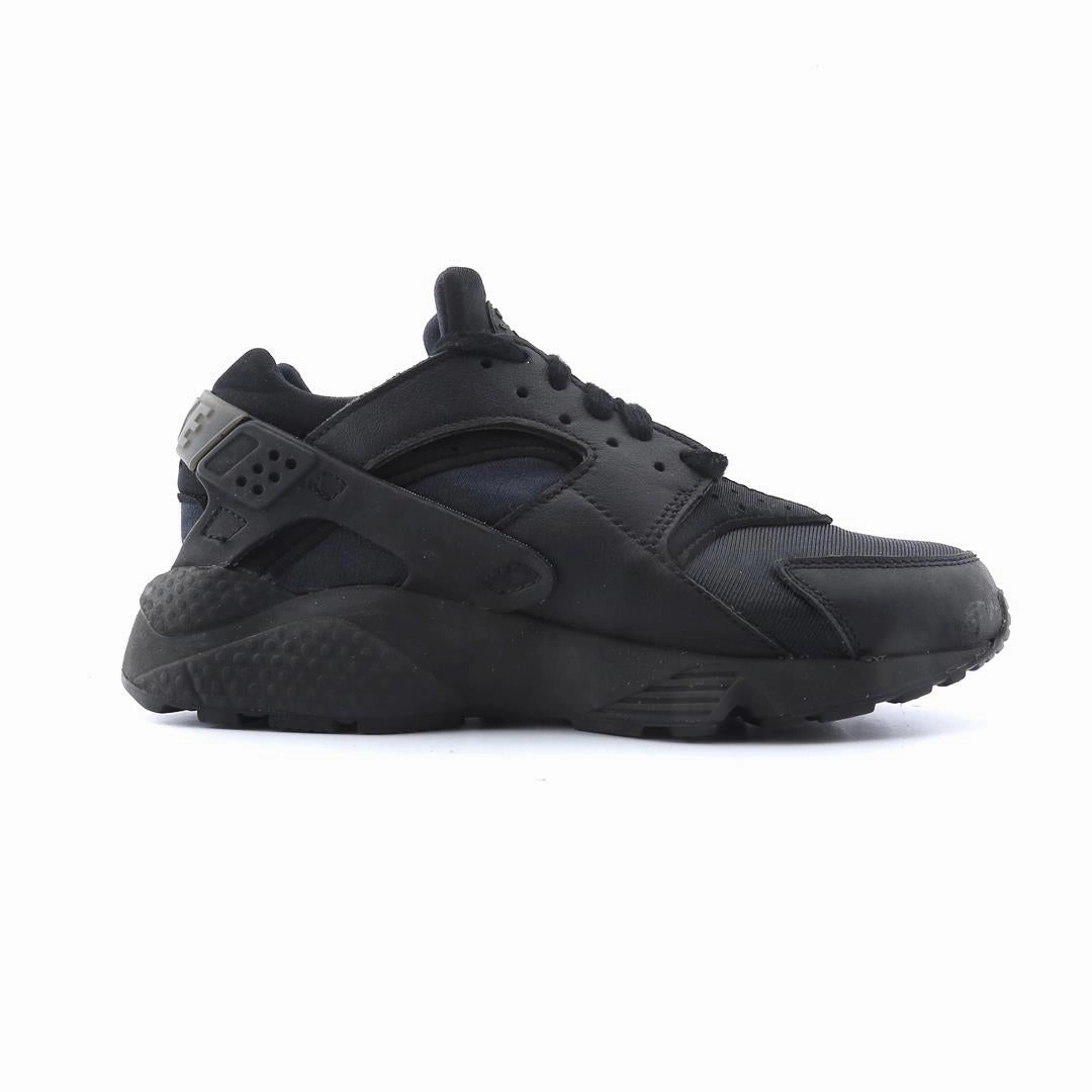 NIKE AIR HUARACHE sleek Nike sneaker angles