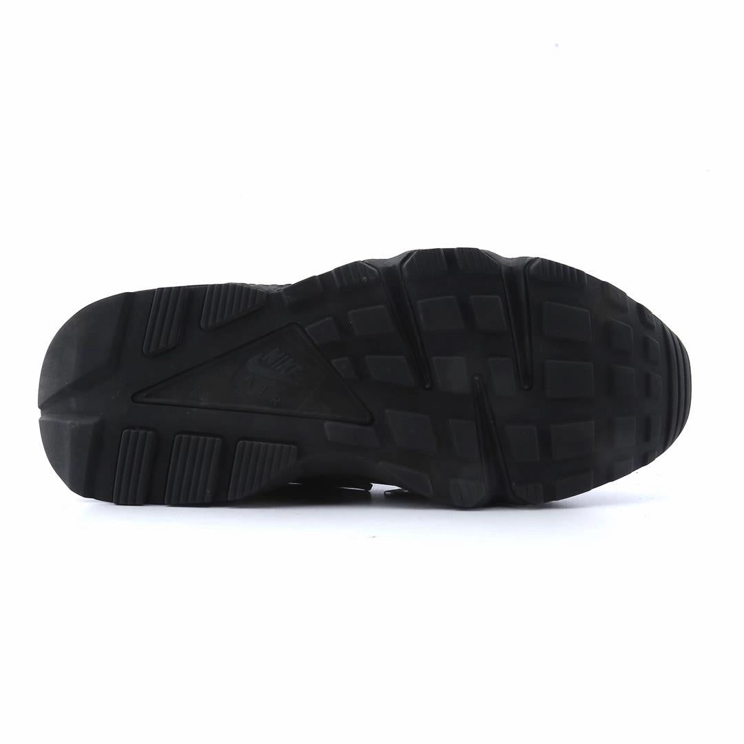 NIKE AIR HUARACHE sleek Nike sneaker angles
