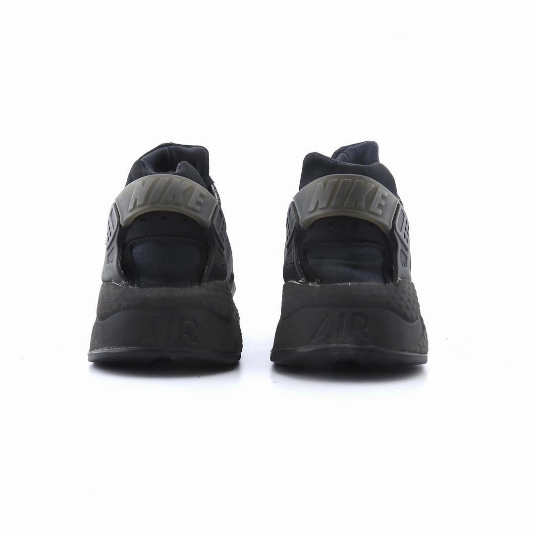 NIKE AIR HUARACHE sleek Nike sneaker angles