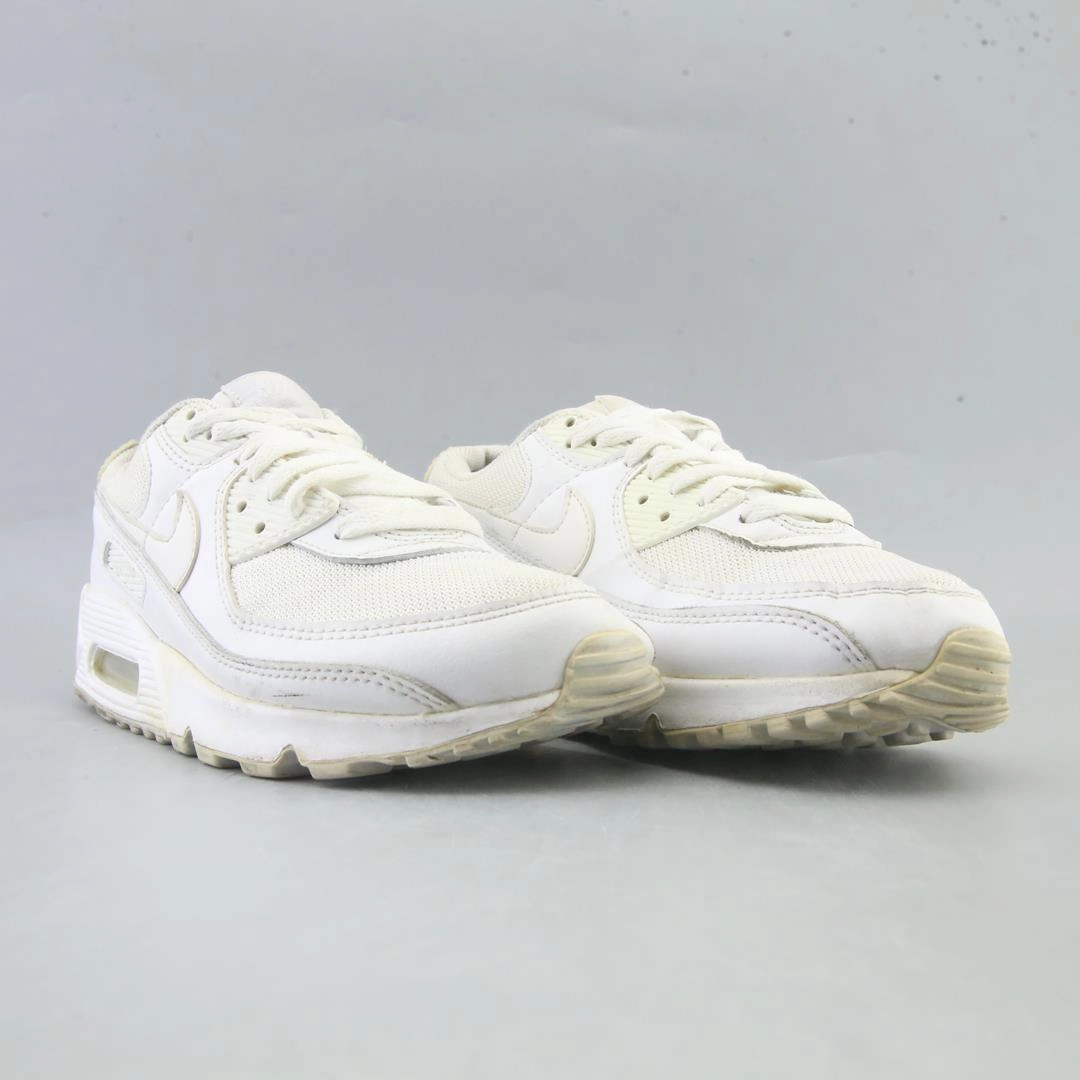 NIKE AIR MAX 90 classic Nike shoe photos
