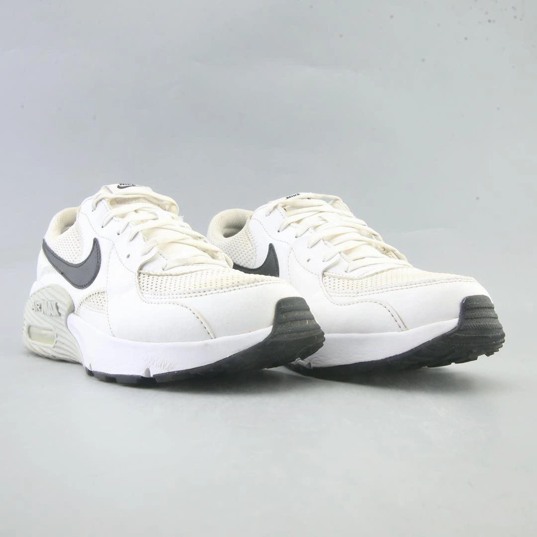 NIKE AIR MAX EXCEE classic Nike shoe photos